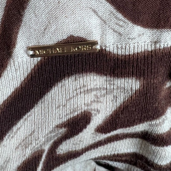 Michael Kors tan and brown marble print vneck light oversized knit top size XS - Picture 6 of 9